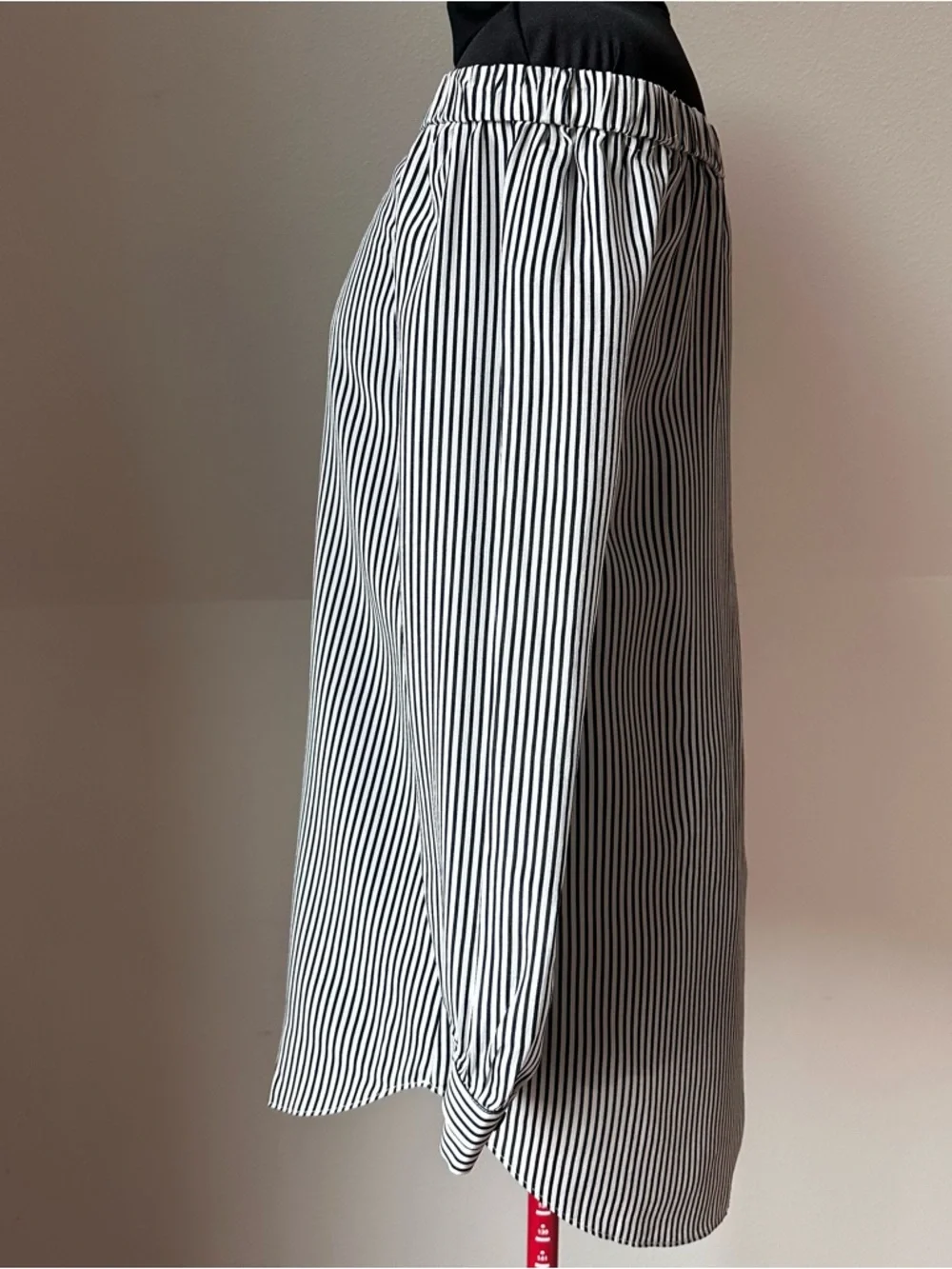 Cabi 100% Silk Off Shoulder Striped Blouse XS Black White Tunic Top Lightweight - Picture 3 of 15